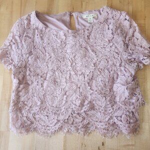Pertty size medium womens crop lace top